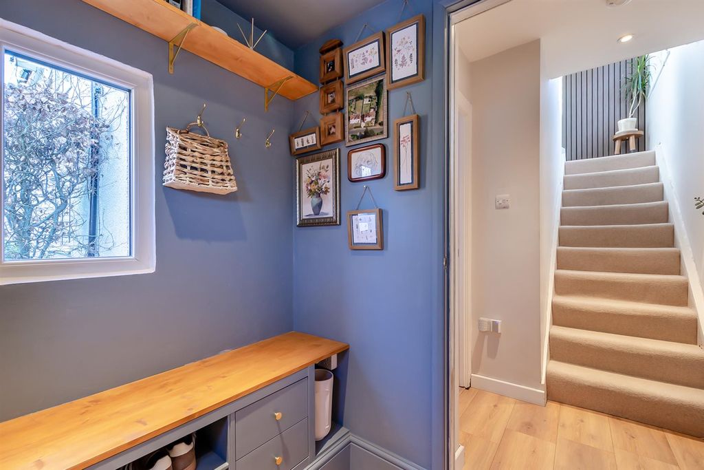 Property photo 2 of 18 Entrance Porch