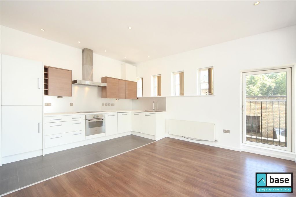 Property photo 3 of 8 Kitchen
