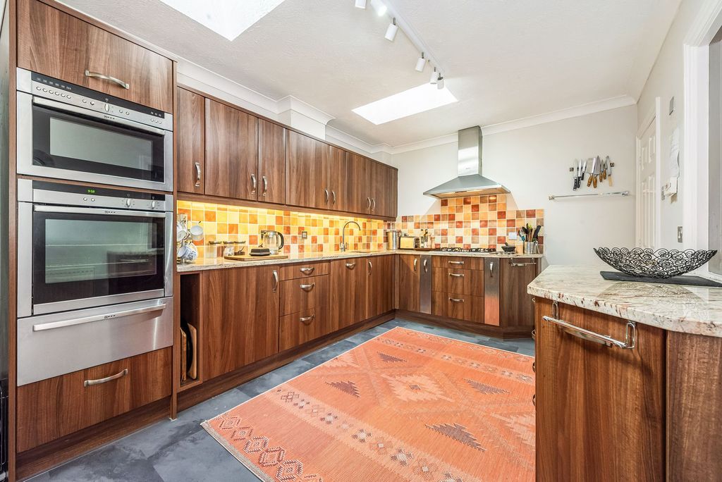 Property photo 2 of 18