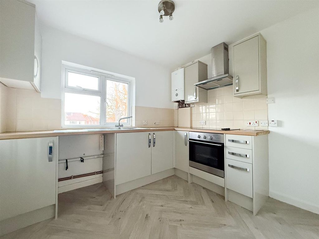 Property photo 2 of 8 Kitchen