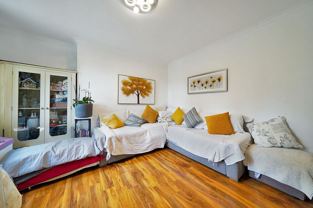 Property photo 2 of 8 Flat 37, Hopton House - Clg00Lw1Xpmuldyflqaa