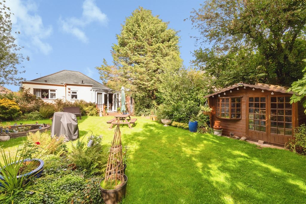 Property photo 2 of 20
