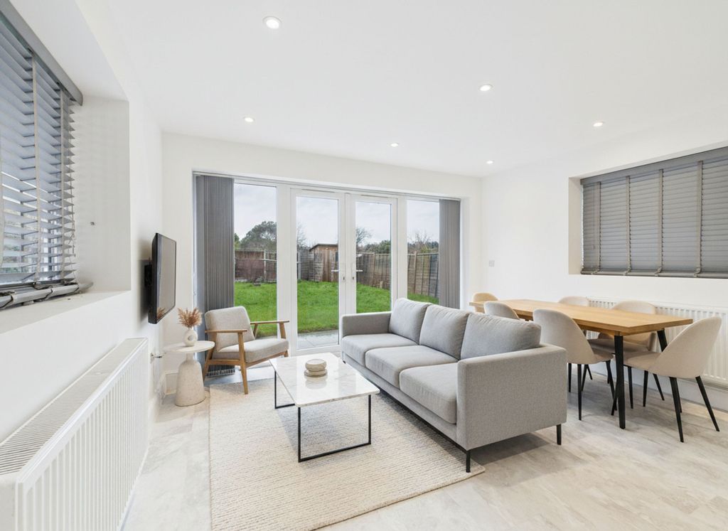 Property photo 3 of 18 Dining Kitchen (Virtually Furnished)