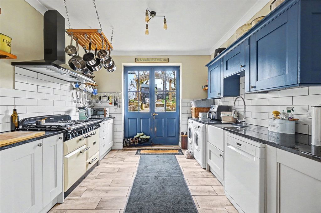Property photo 3 of 31 Picture No. 27