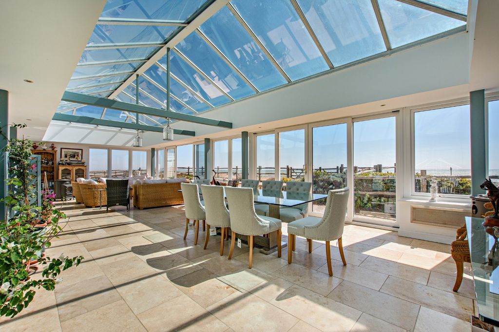 Property photo 3 of 21 Conservatory