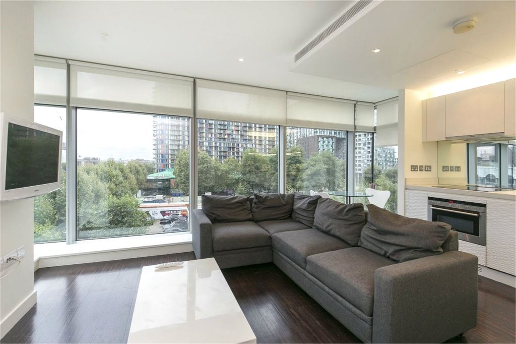 Property photo 1 of 10 Reception/Kitchen
