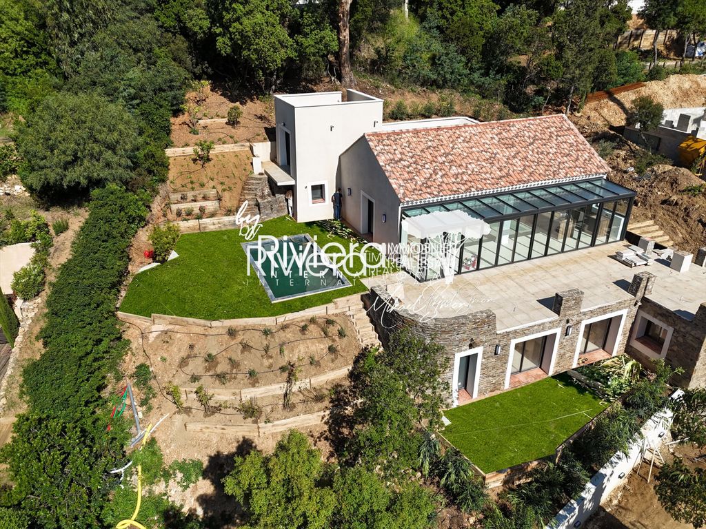 Property photo 1 of 27 Renovated Villa With Swimming Pool!