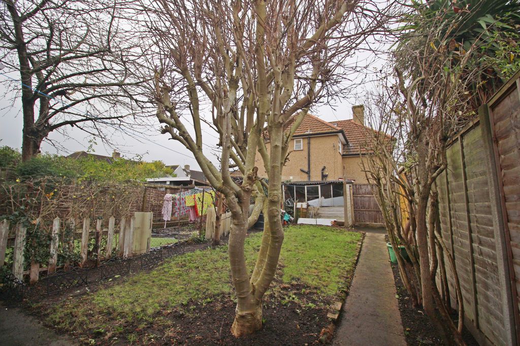 Property photo 1 of 8 3 Bed Terraced To Rent Cromwell Road, Hounslow Tw3