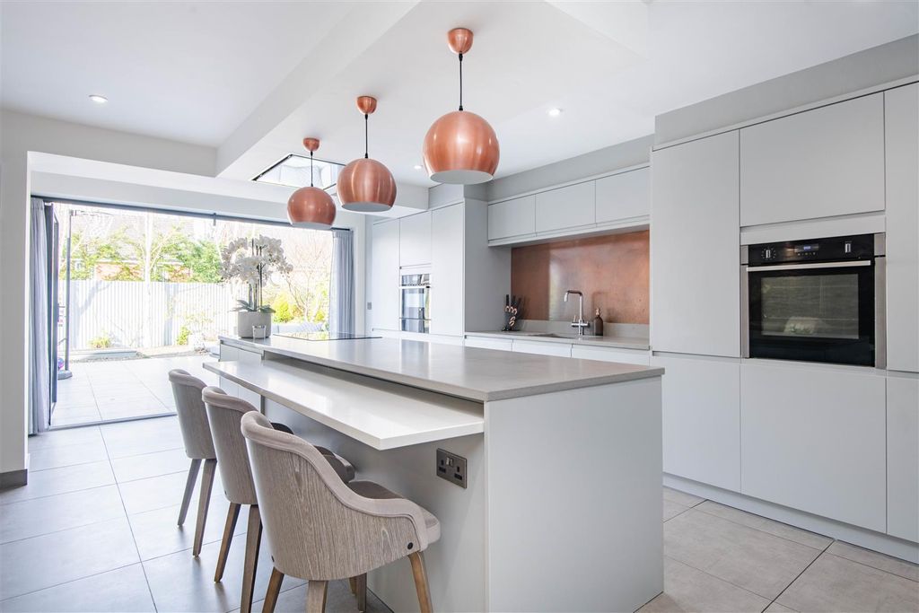 Property photo 2 of 24 Kitchen