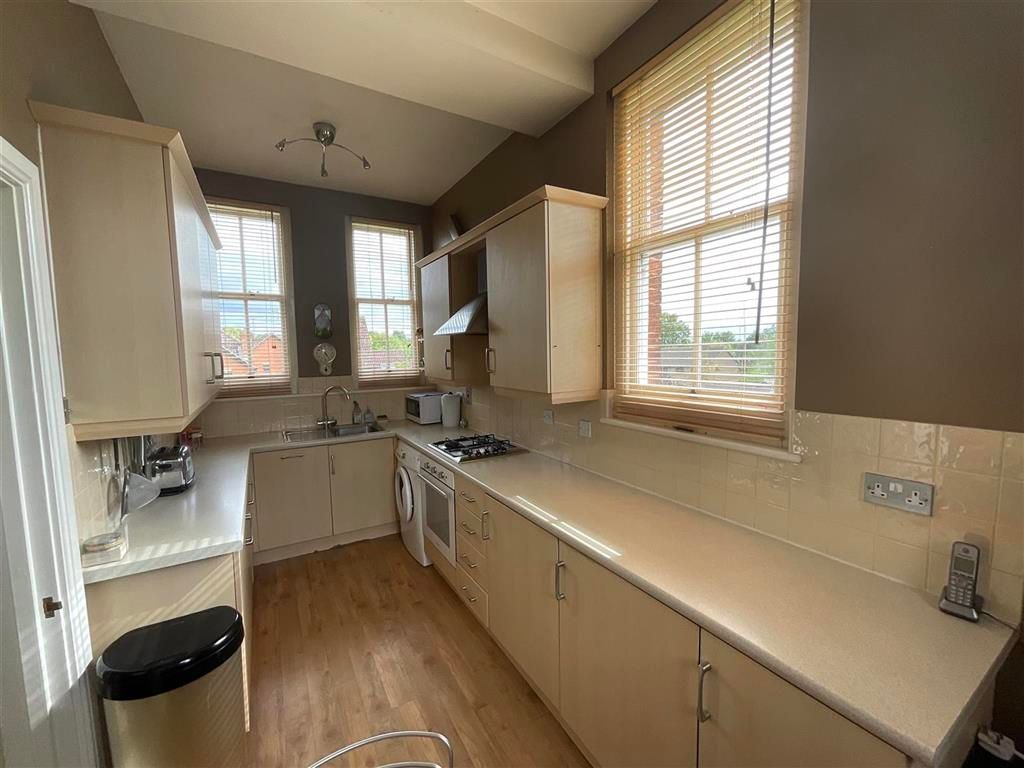 Property photo 3 of 10 Kitchen