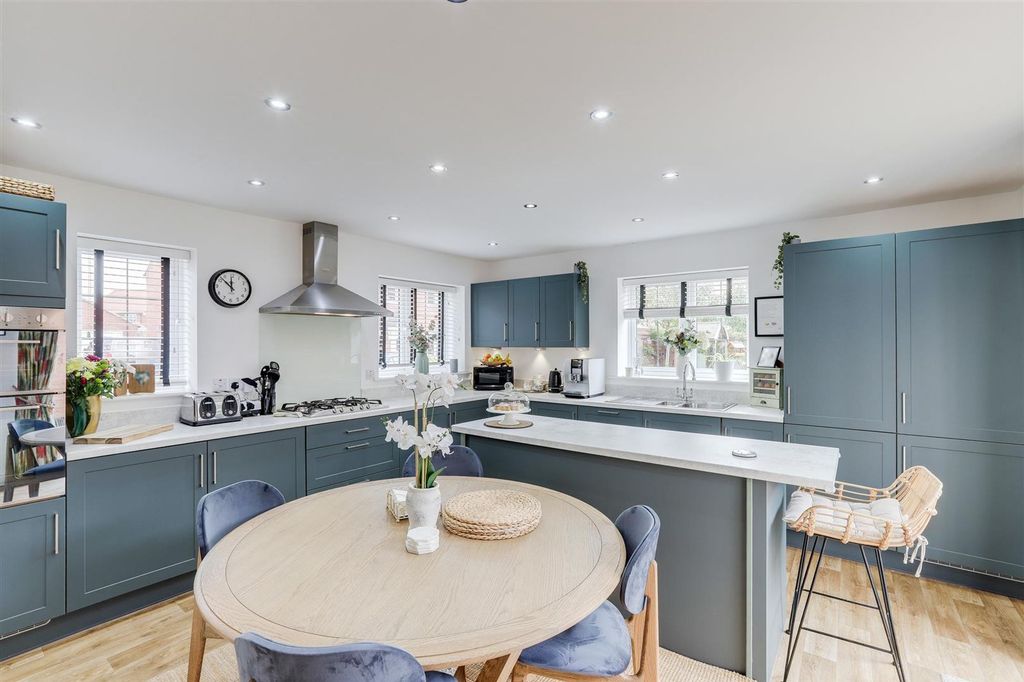 Property photo 3 of 33