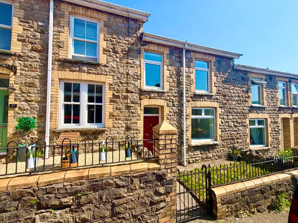 Property photo 1 of 33