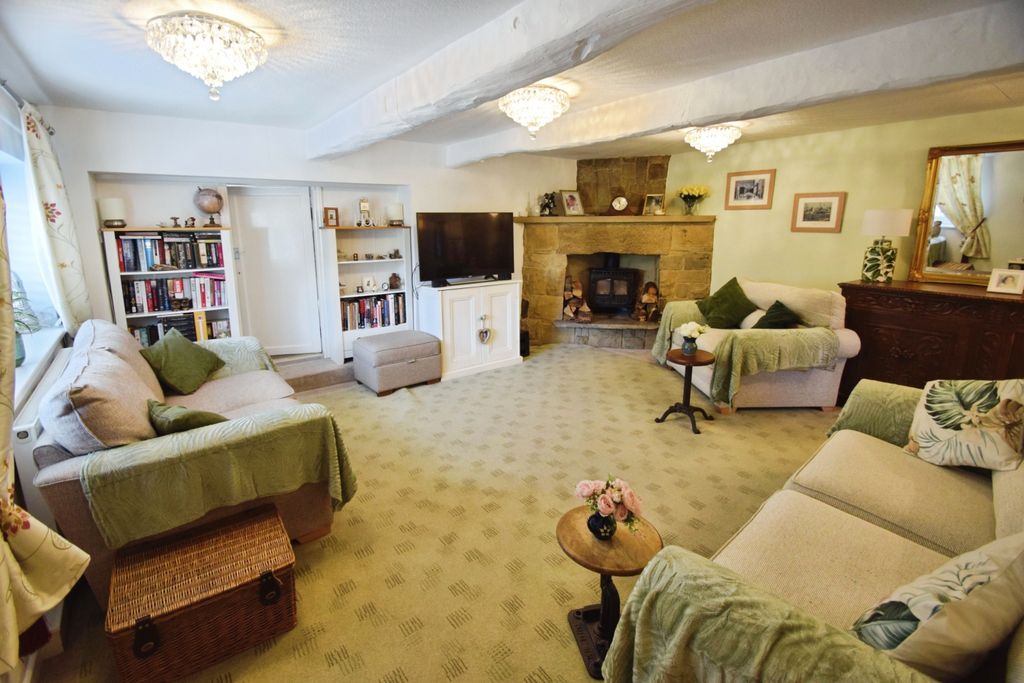 Property photo 2 of 20 38Fa4899-Lounge 202