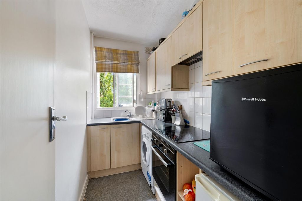 Property photo 2 of 8 Langham Court