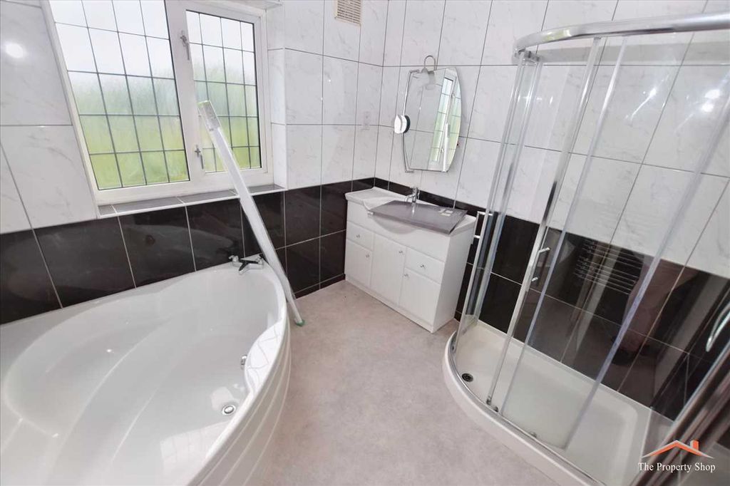 Additional image 13 of 5 bed detached house for salePenshurst Gardens, Edgware HA8