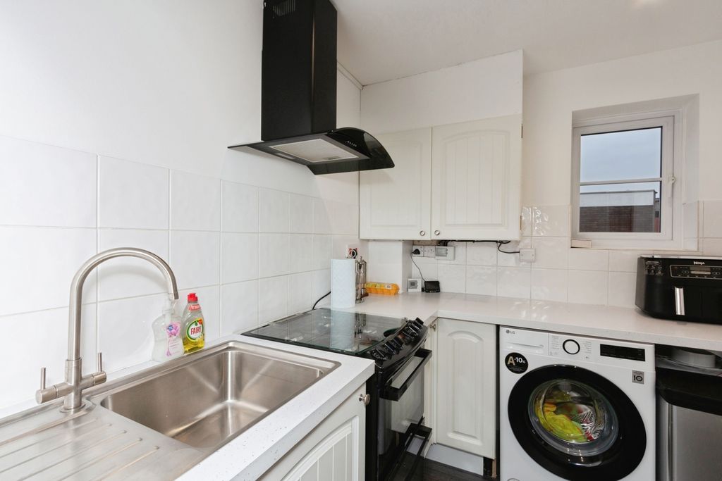 Property photo 3 of 16 Photo