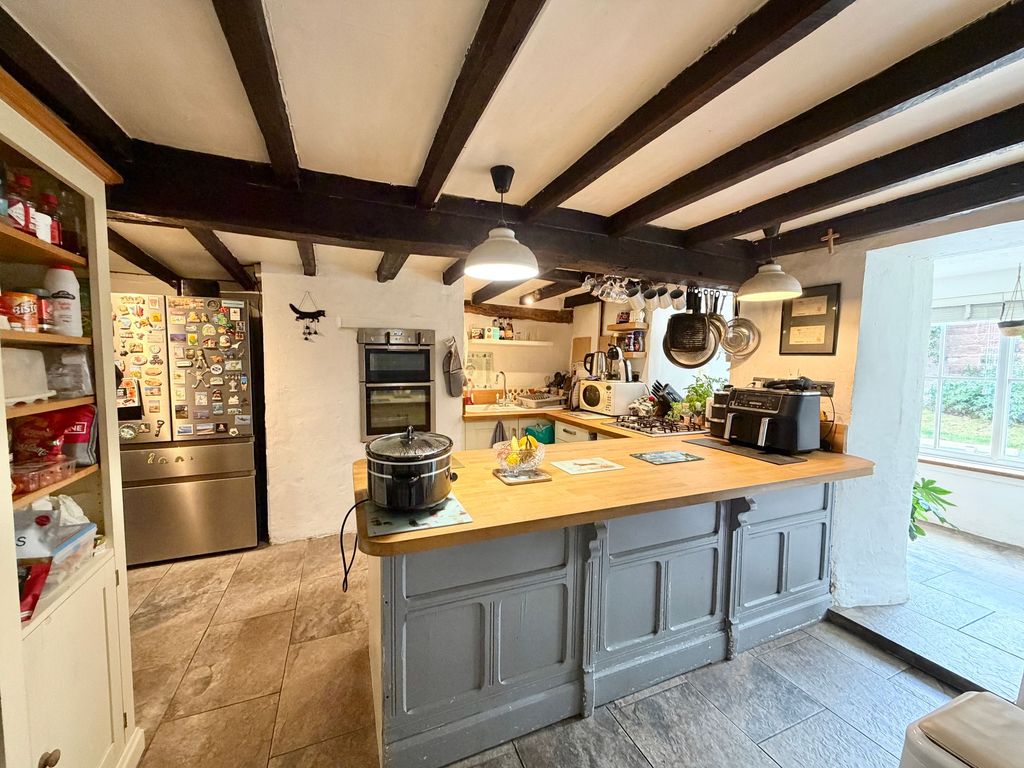 Property photo 3 of 20 Kitchen