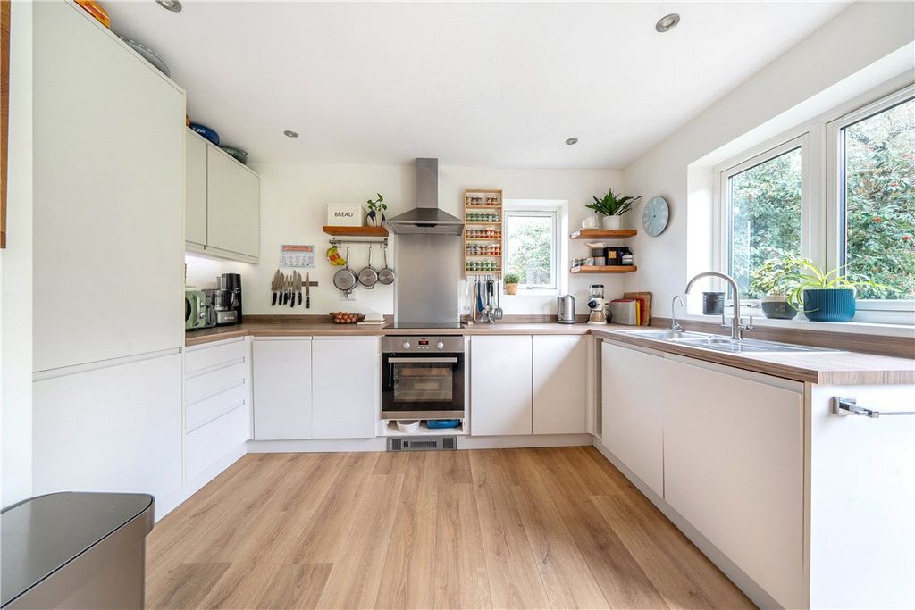 Property photo 2 of 21 Kitchen