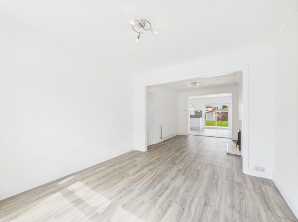 Property photo 3 of 9 Gallery