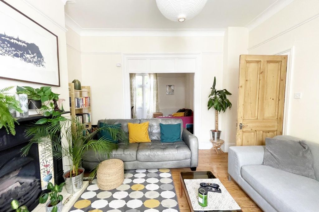 Property photo 2 of 10