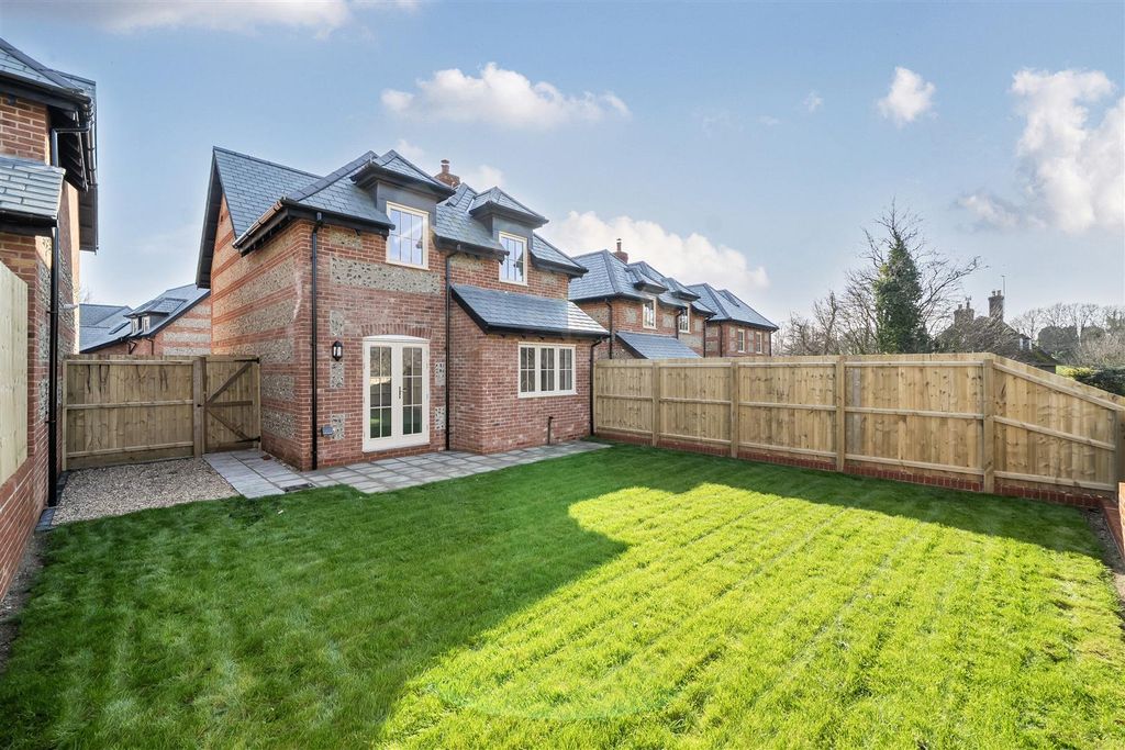 Property photo 2 of 19 16 Fox View