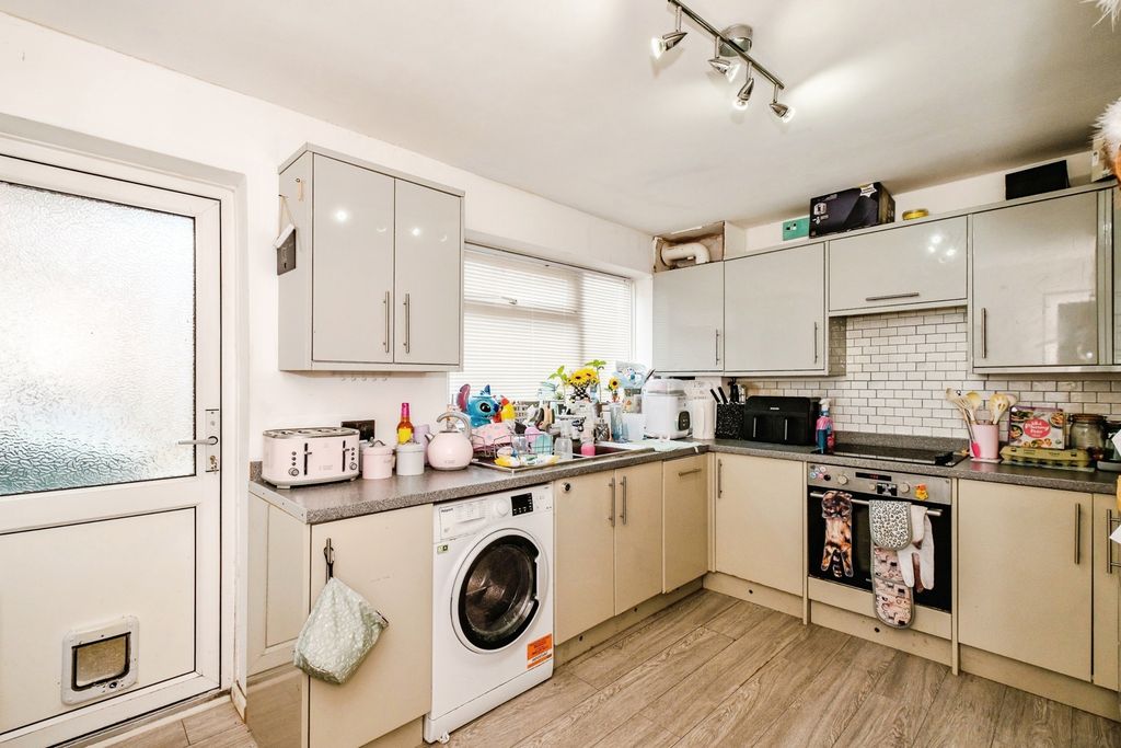 Property photo 3 of 12 Pbox-Img.Jpg