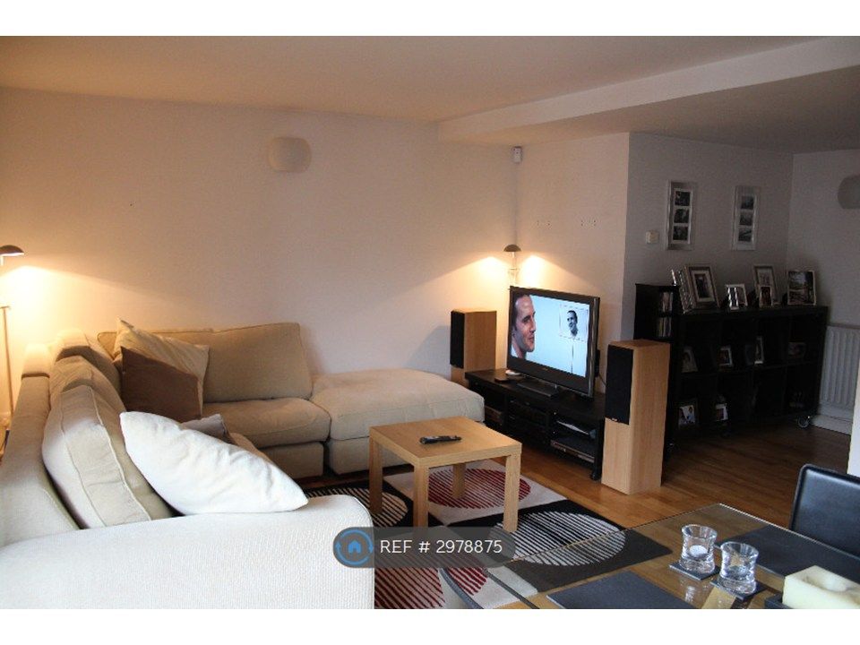 Property photo 2 of 7 Living Room