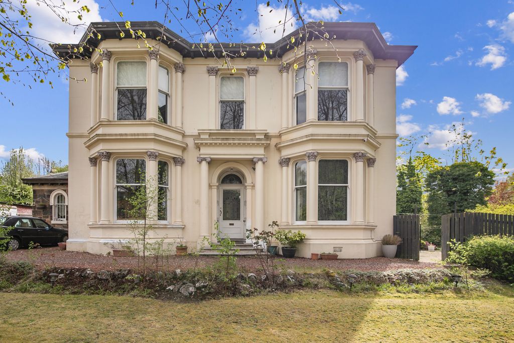 Property photo 2 of 42