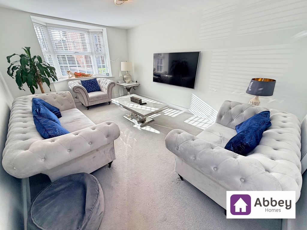 Property photo 2 of 17 Lounge