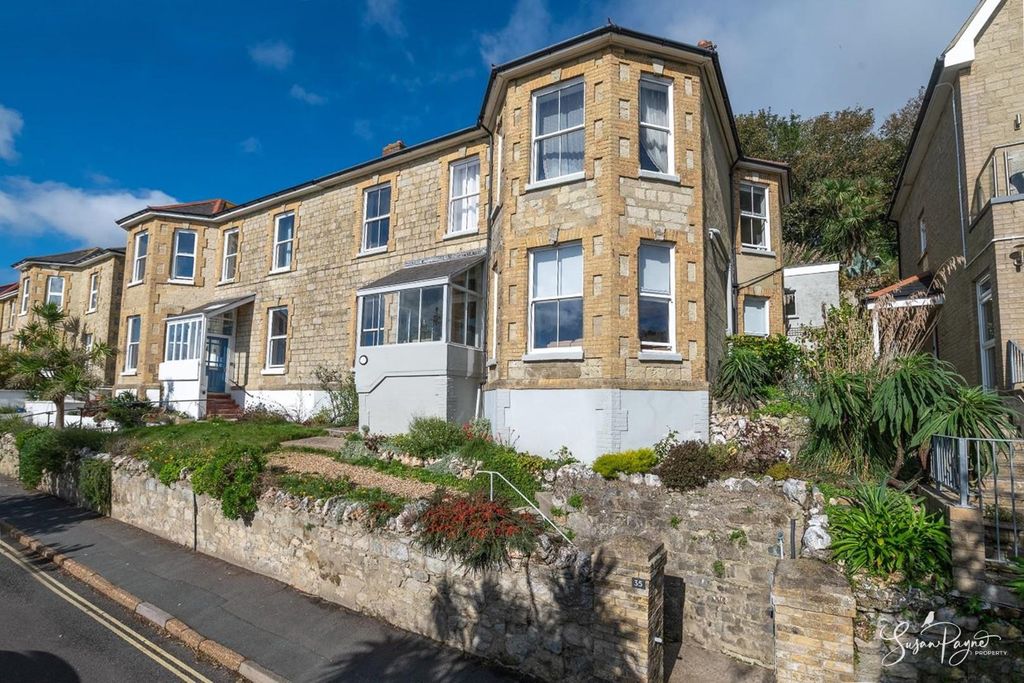 Property photo 1 of 50 Welcome To 35 Madeira Road