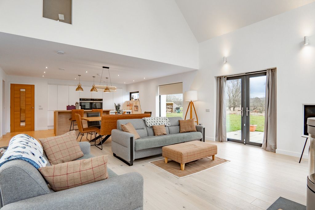 Property photo 3 of 44