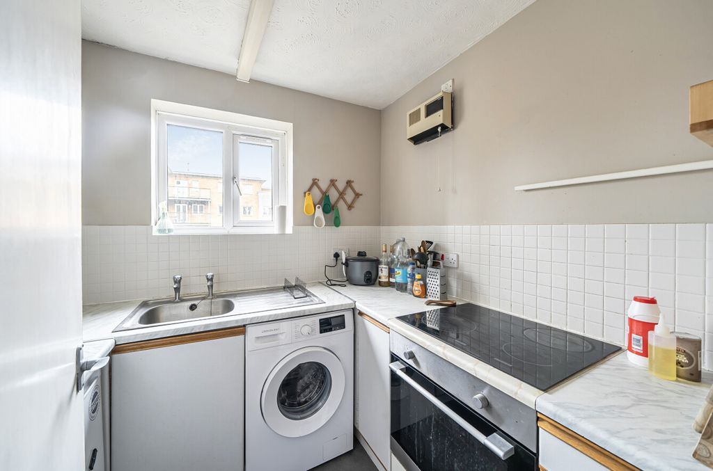 Property photo 3 of 13 1408907-9-699329B...