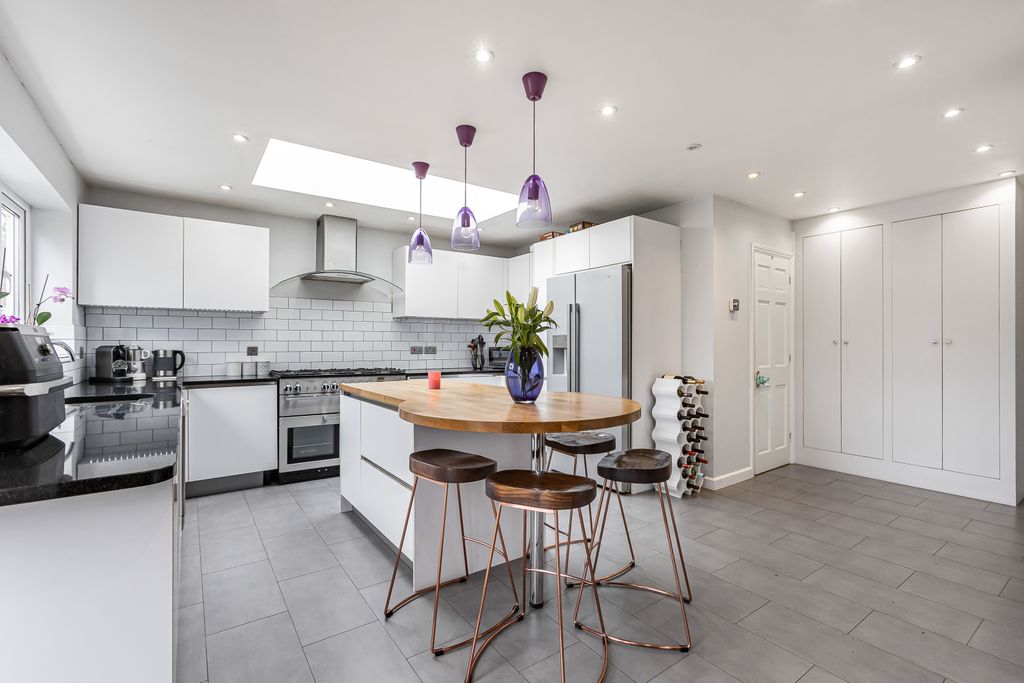 Property photo 3 of 20 Kitchen/Dining Room