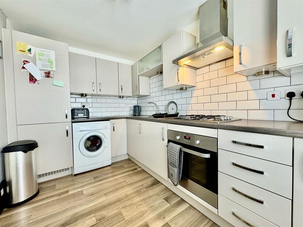 Property photo 3 of 17 6Dea5B2B-9cc5-4Fd9-A3B4-A1F43d516c7E.Jpeg