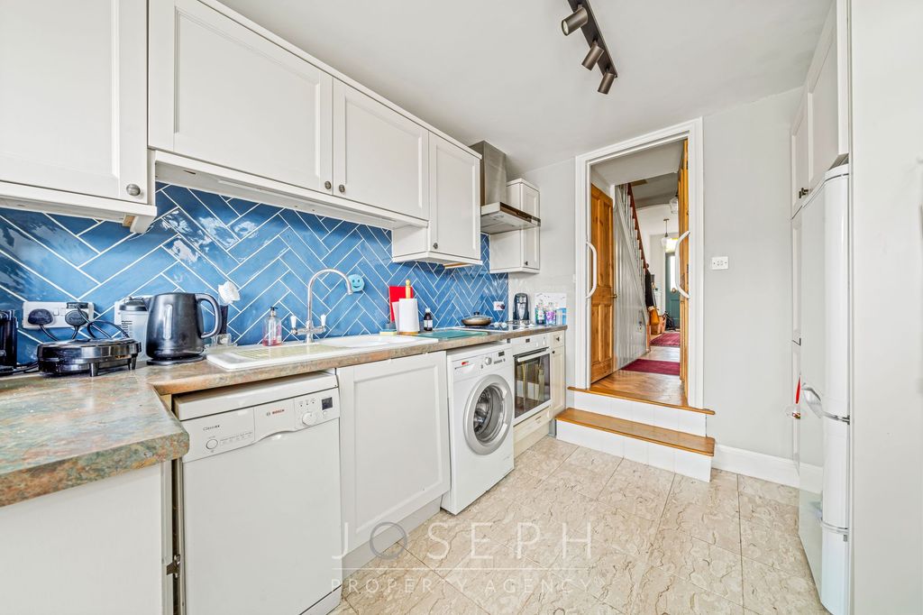 Property photo 3 of 19