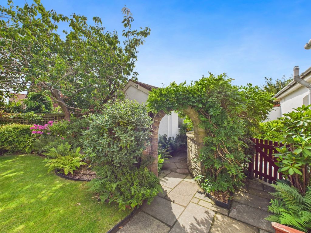 Property photo 2 of 17 Cam02386G0-Pr0138-Still007
