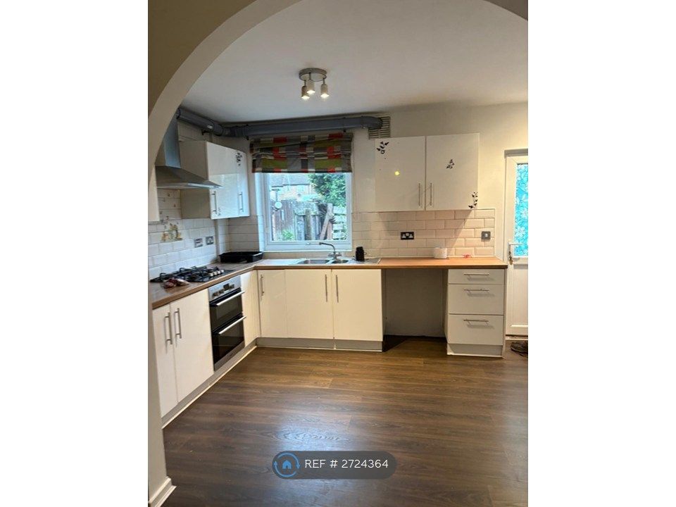 Property photo 2 of 10 Kitchen