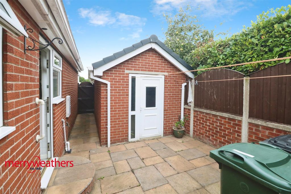 Property photo 3 of 16 External