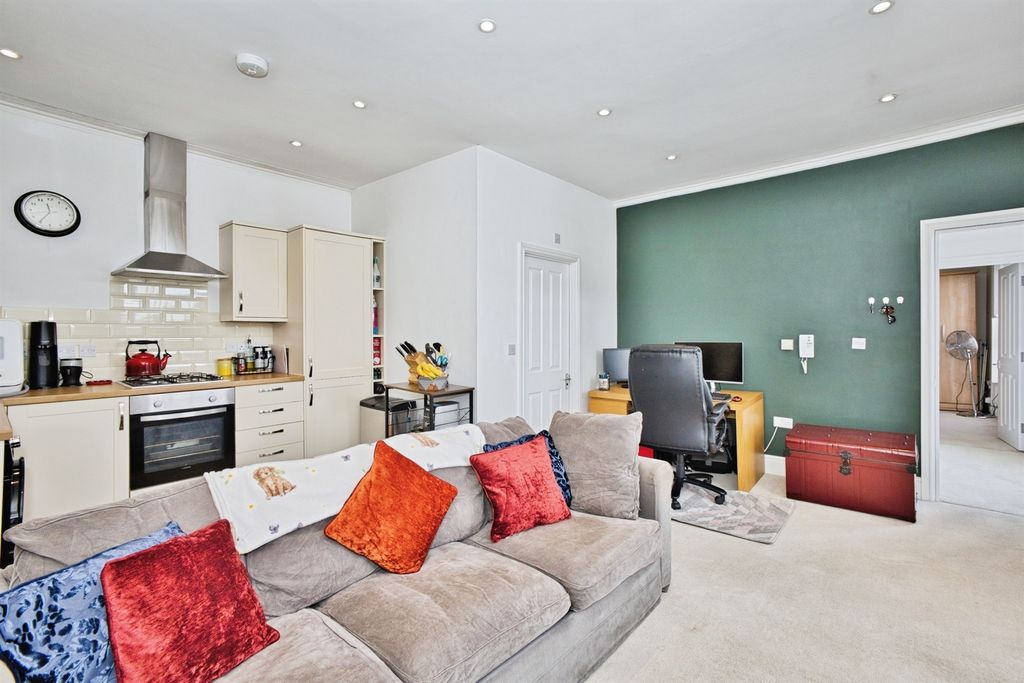 Property photo 2 of 11