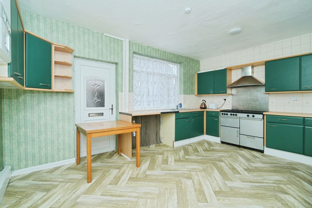 Property photo 3 of 15 Kitchen