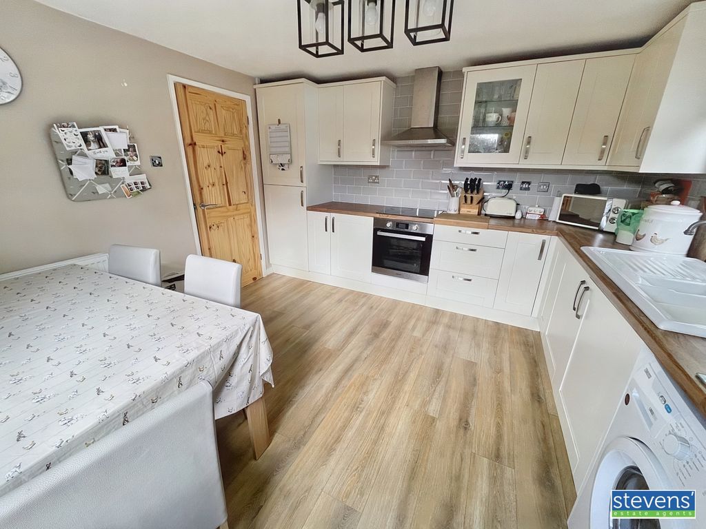 Property photo 2 of 13 Image00011