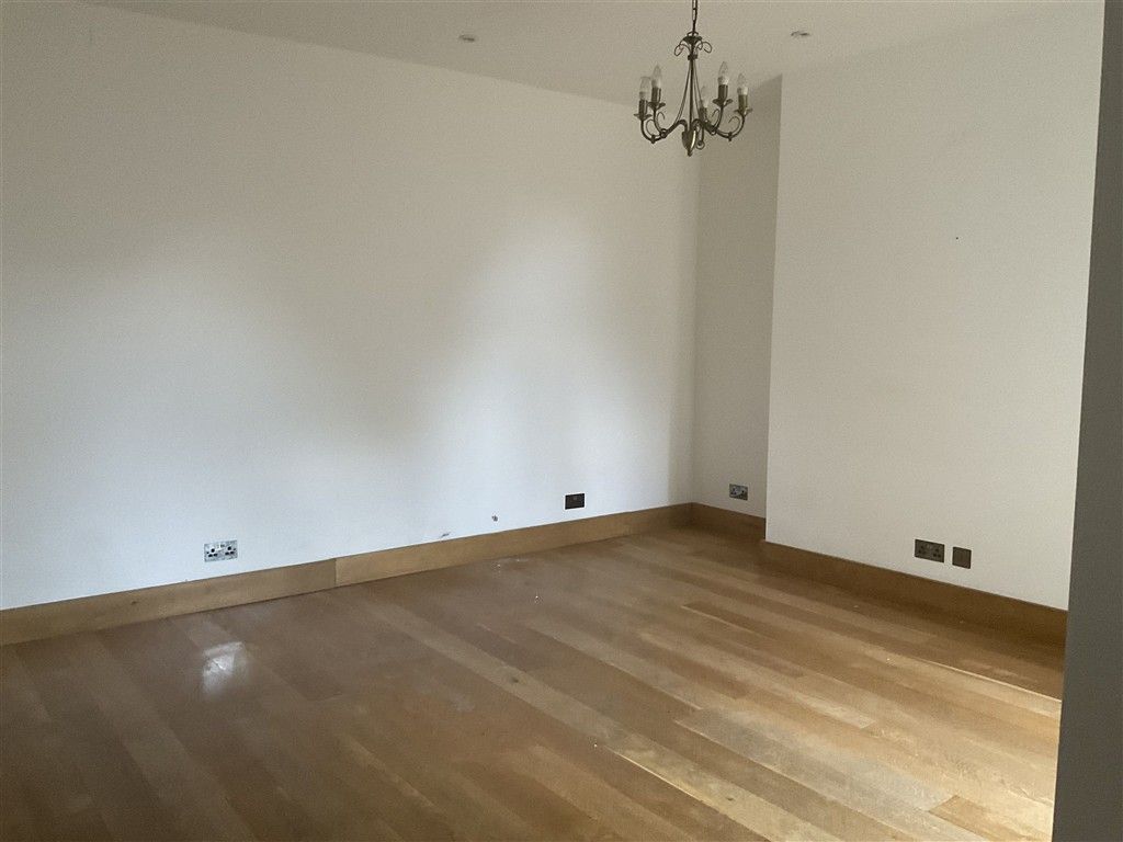 Property photo 2 of 8 Lounge