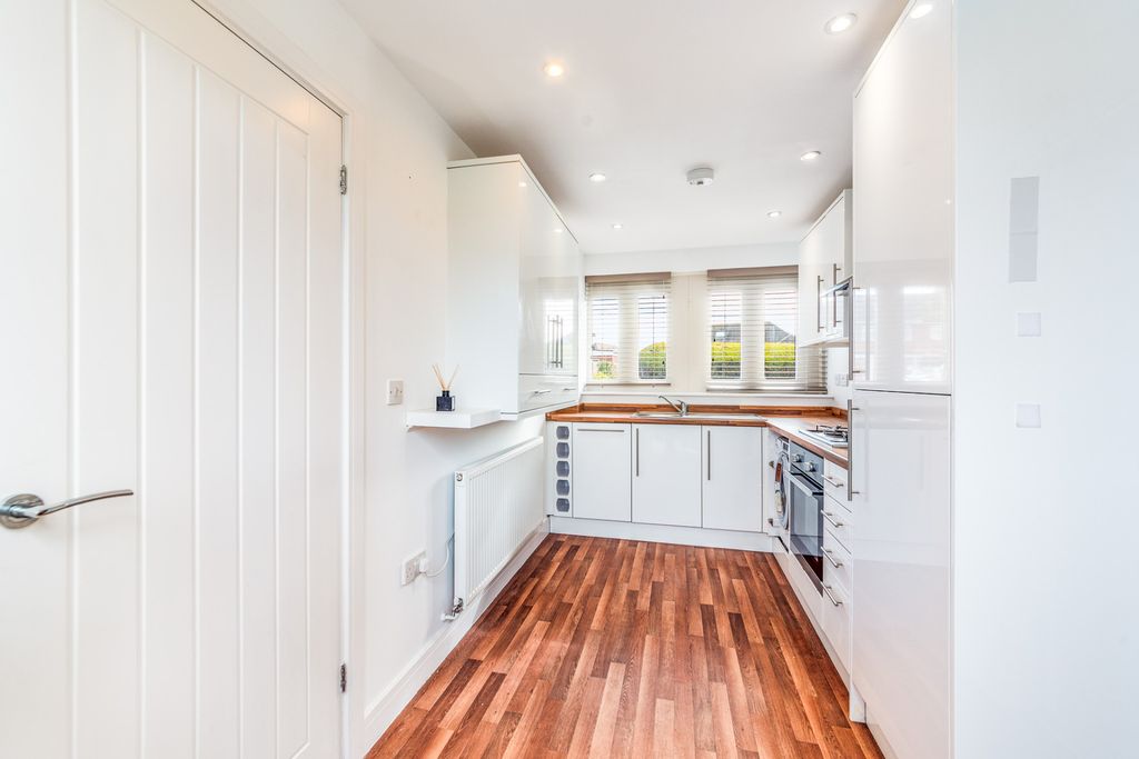 Property photo 3 of 24