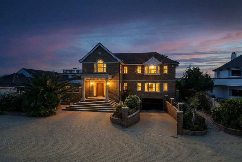 Property photo 1 of 17 Twilight
