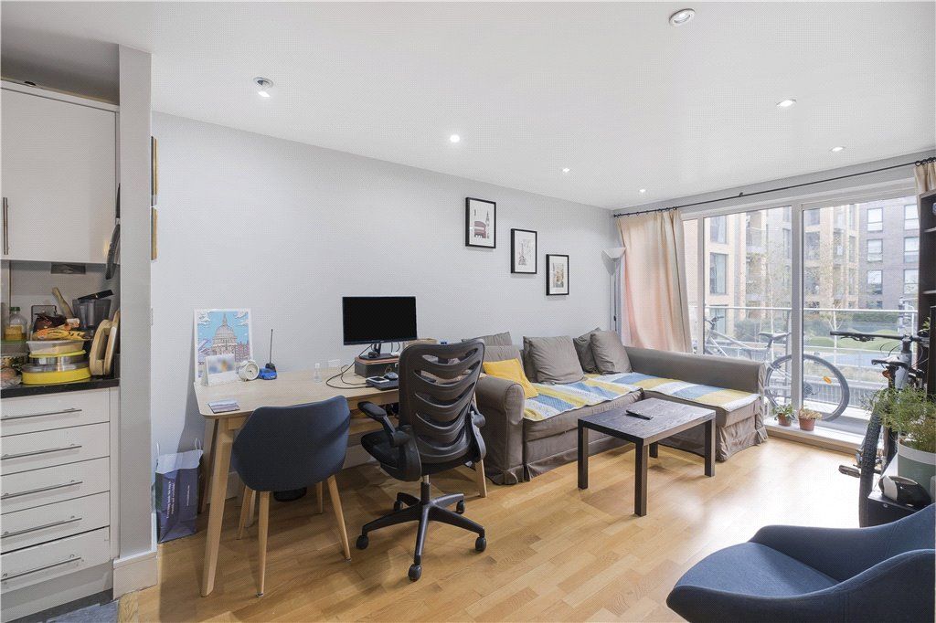 Property photo 1 of 8 Reception/Kitchen