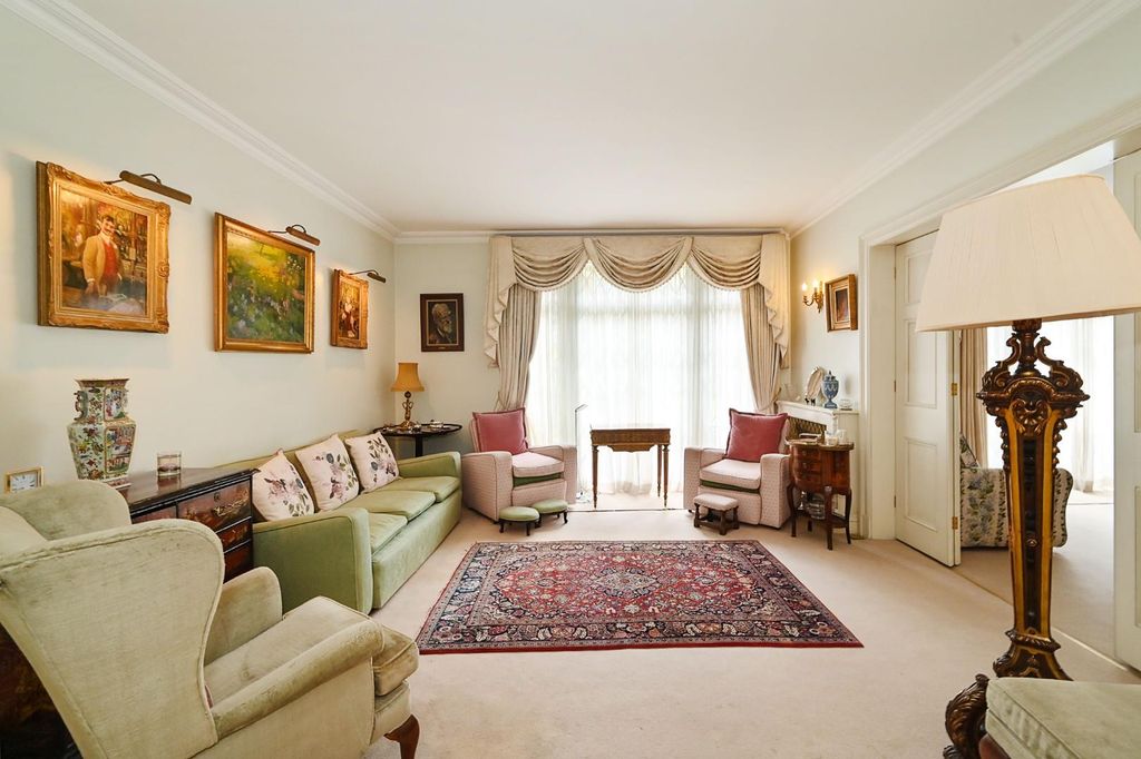 Property photo 2 of 15 2-35-Bryanston-Square (5).Jpg