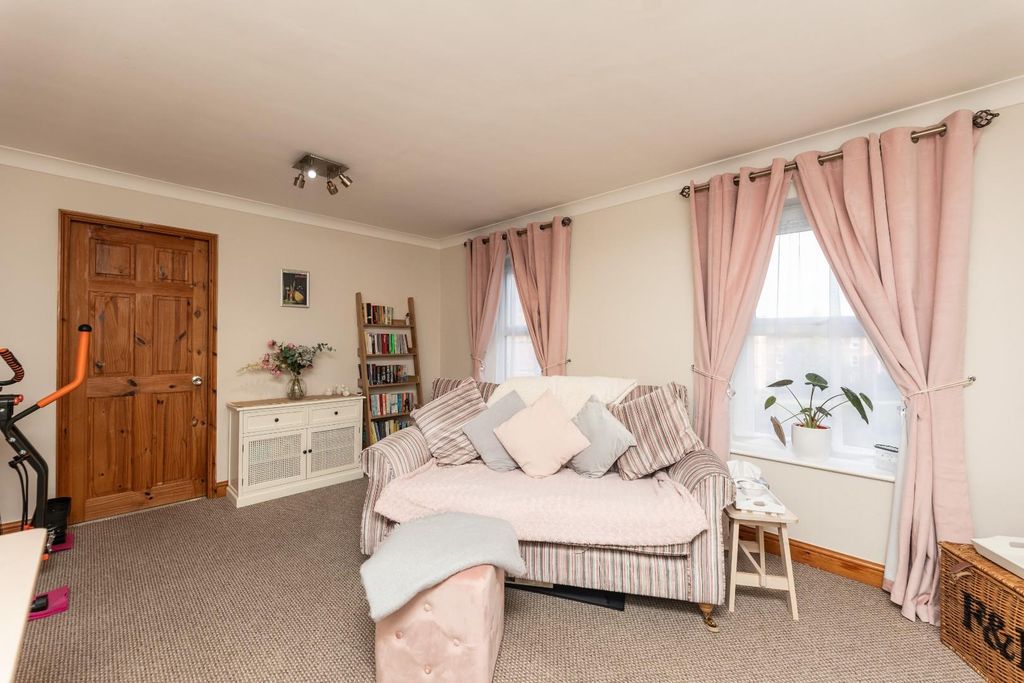 Property photo 2 of 10 5C5A5915.Jpg
