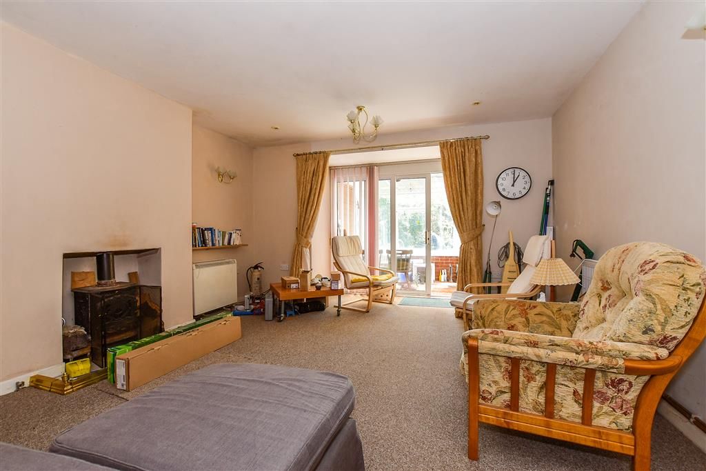 Property photo 3 of 12 Lounge