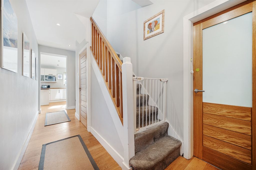 Property photo 2 of 23 Entrance Hall