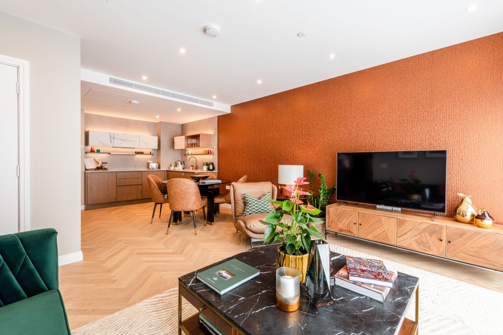 Property photo 3 of 25 King's Rd - 105.Jpg